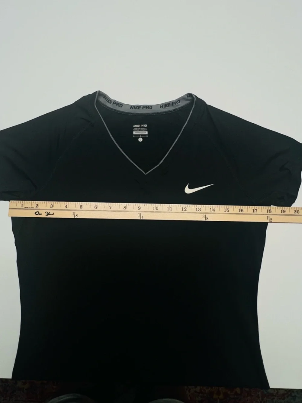 NIKE PRO Dri-Fit Black Short Sleeve V-Neck Athletic‎ Top Women’s Size Large Gym